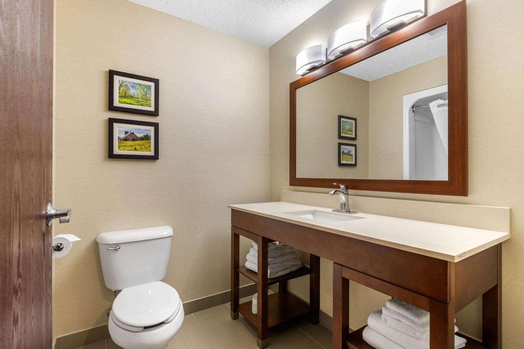 Comfort Suites Cedar Falls Esterno foto
