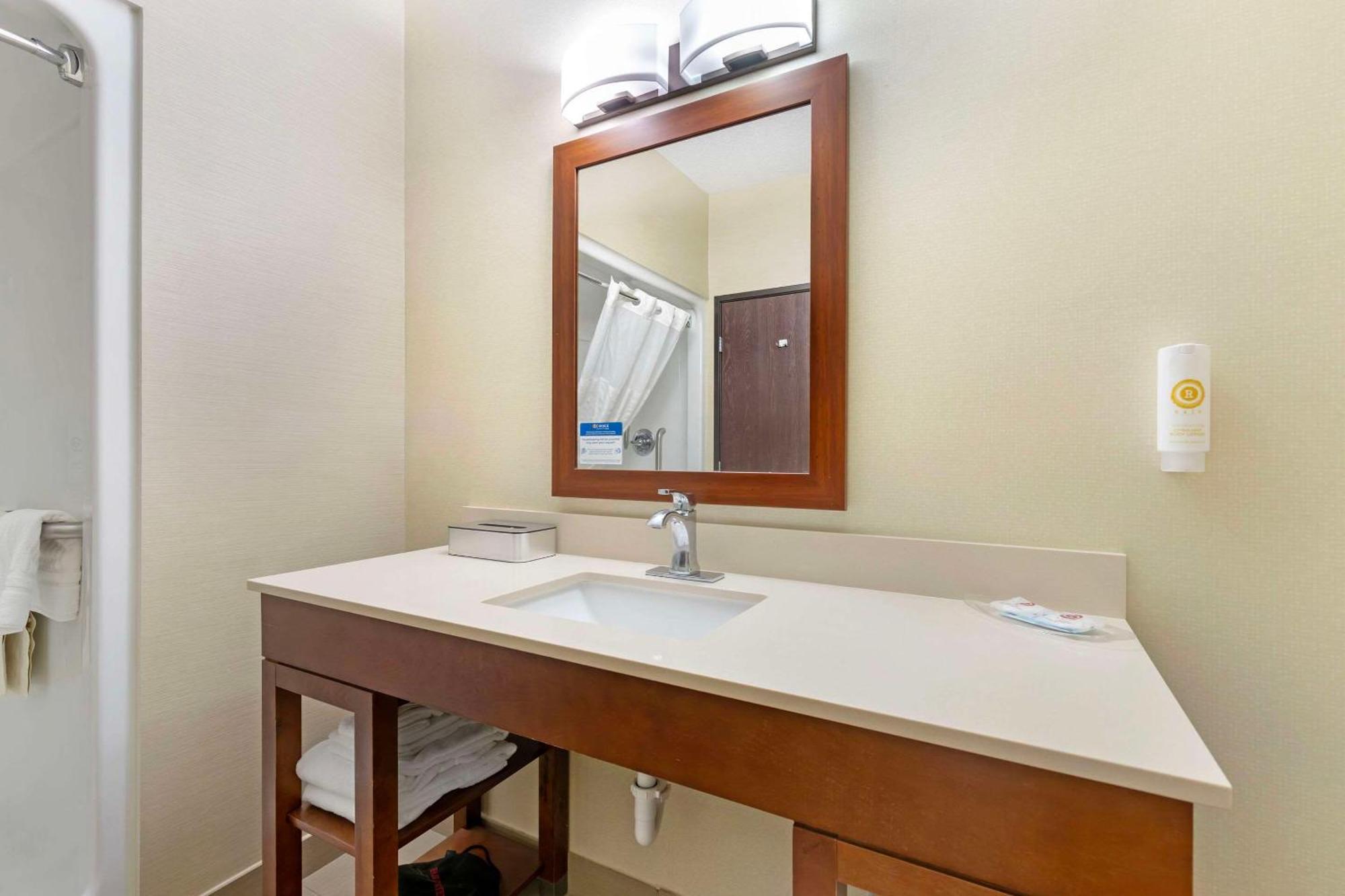 Comfort Suites Cedar Falls Esterno foto
