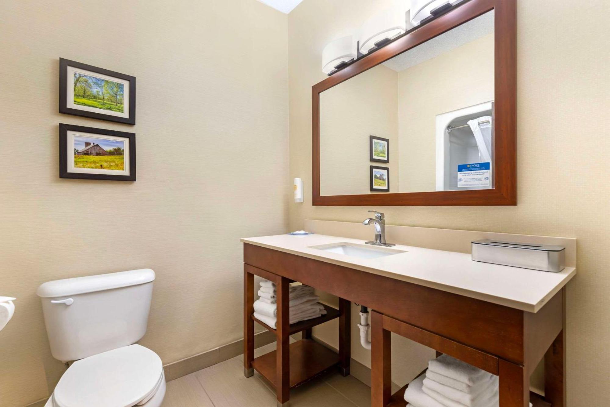 Comfort Suites Cedar Falls Esterno foto