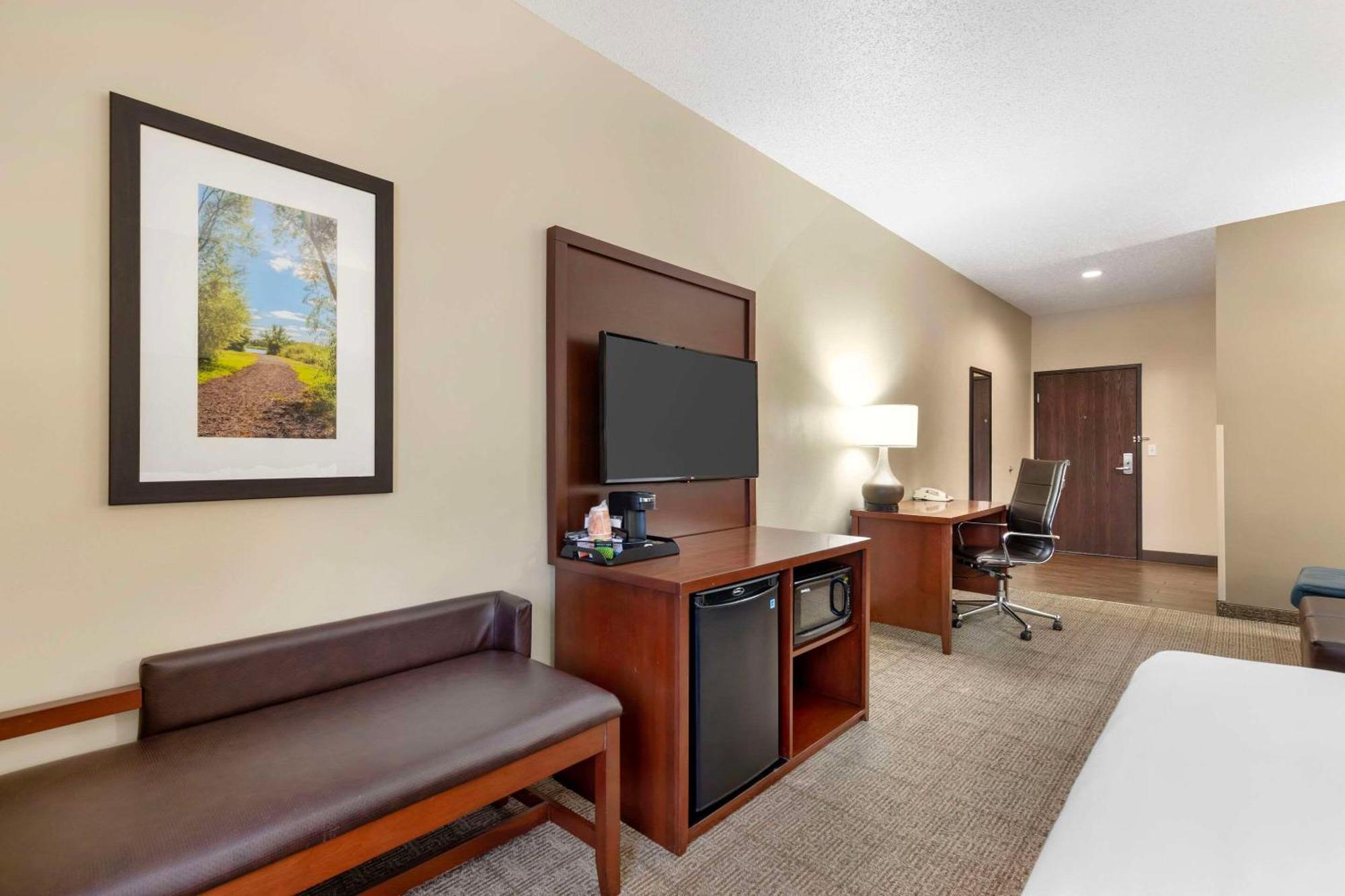 Comfort Suites Cedar Falls Esterno foto
