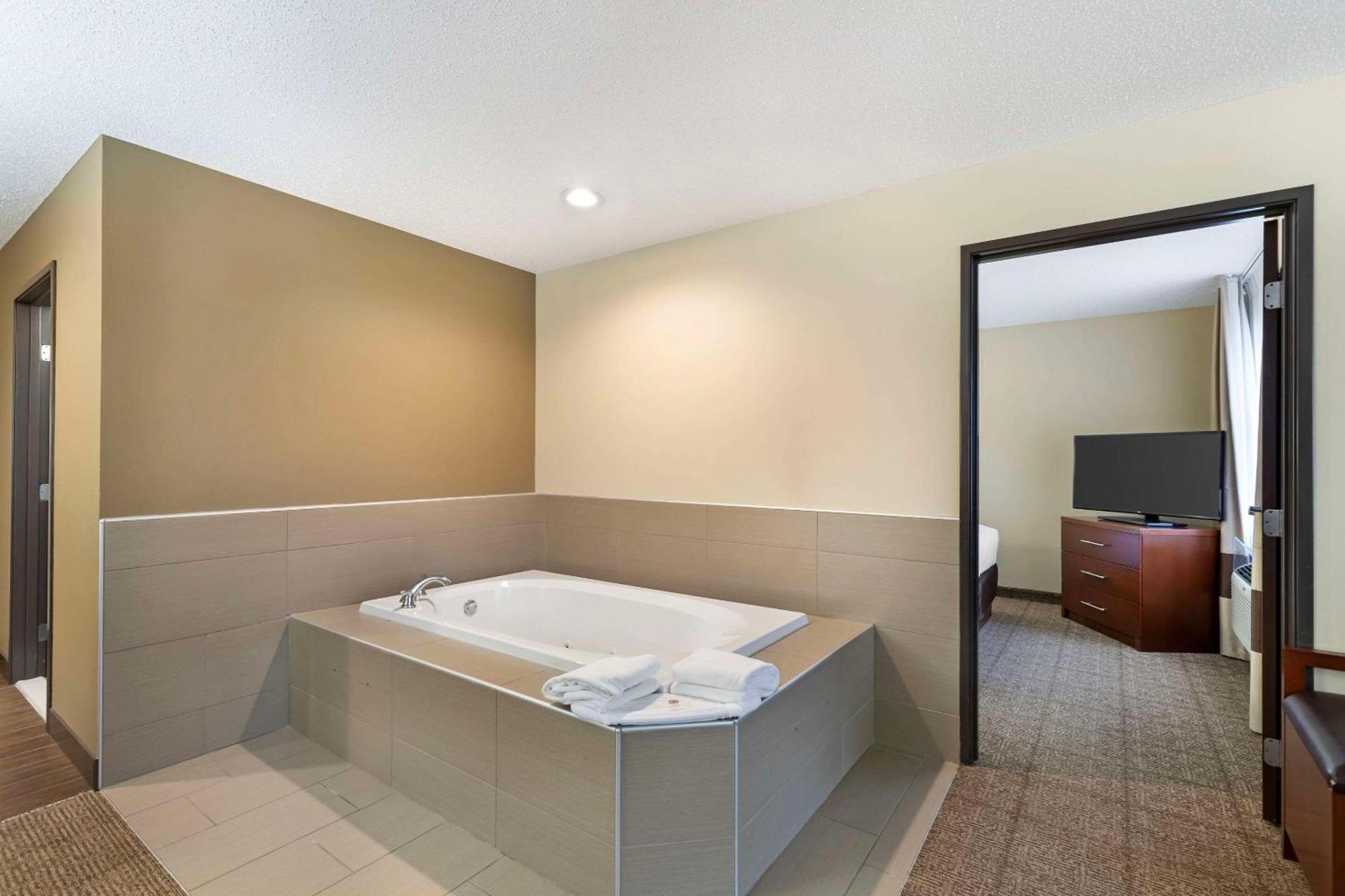 Comfort Suites Cedar Falls Esterno foto