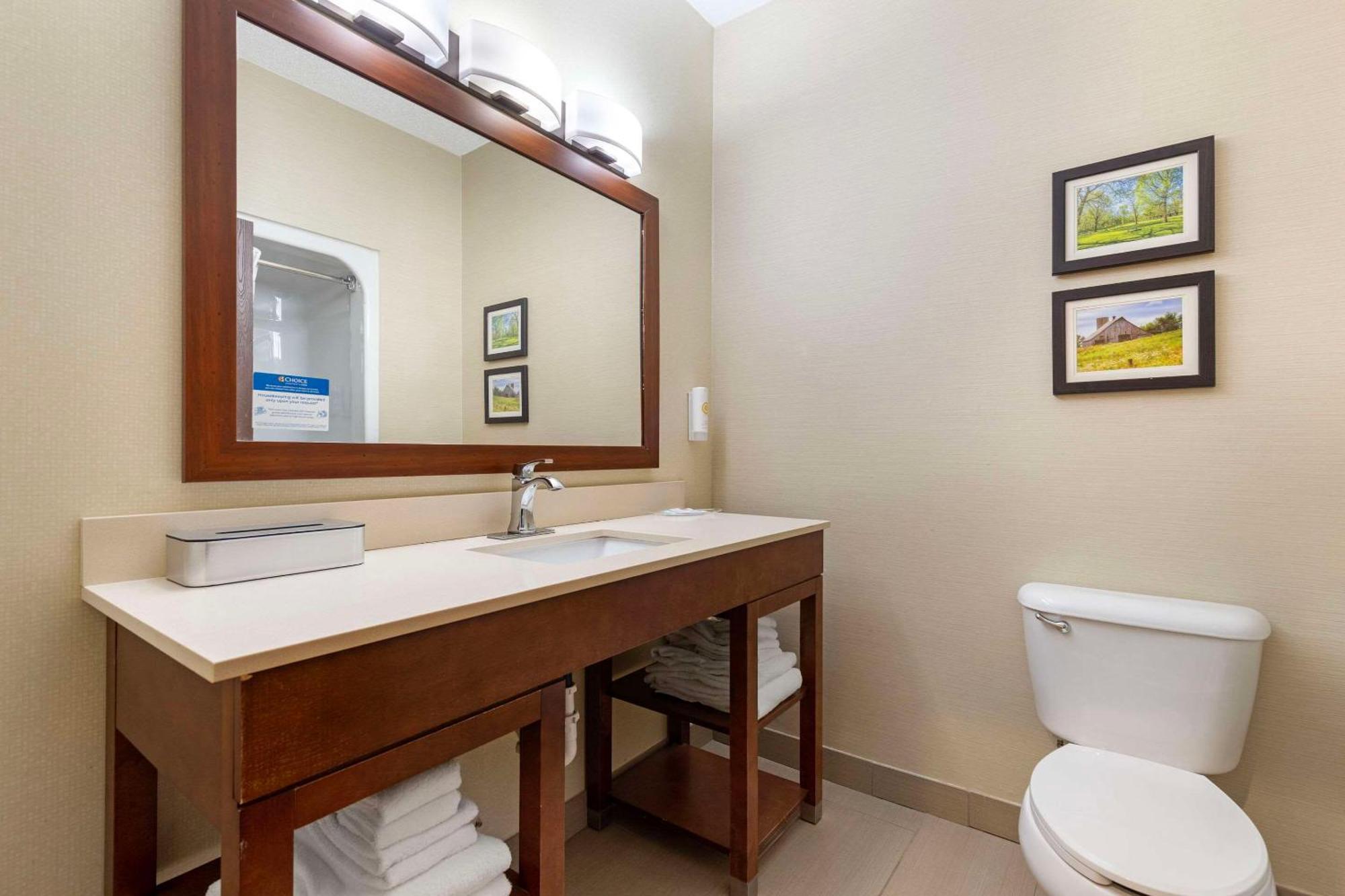 Comfort Suites Cedar Falls Esterno foto