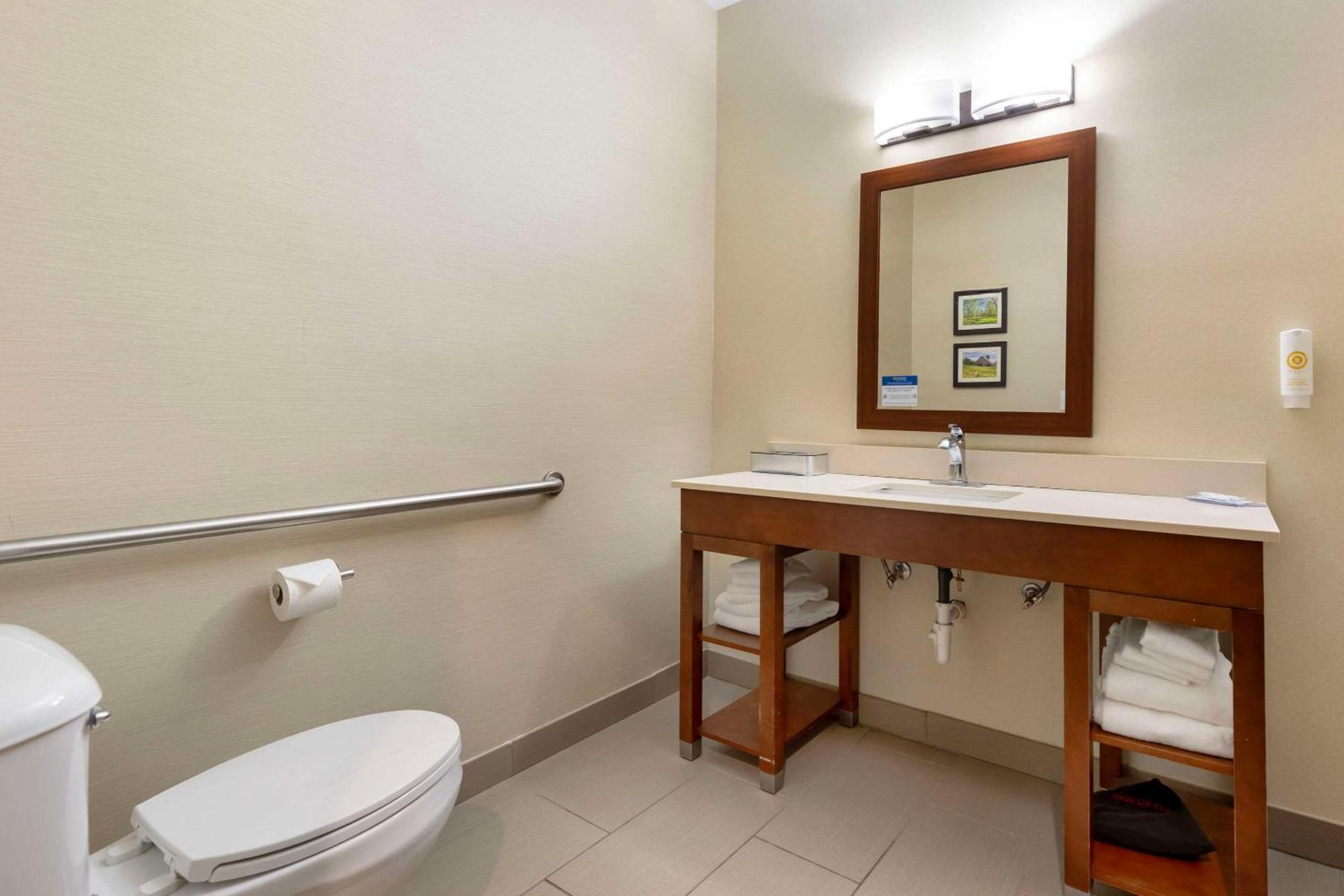 Comfort Suites Cedar Falls Esterno foto