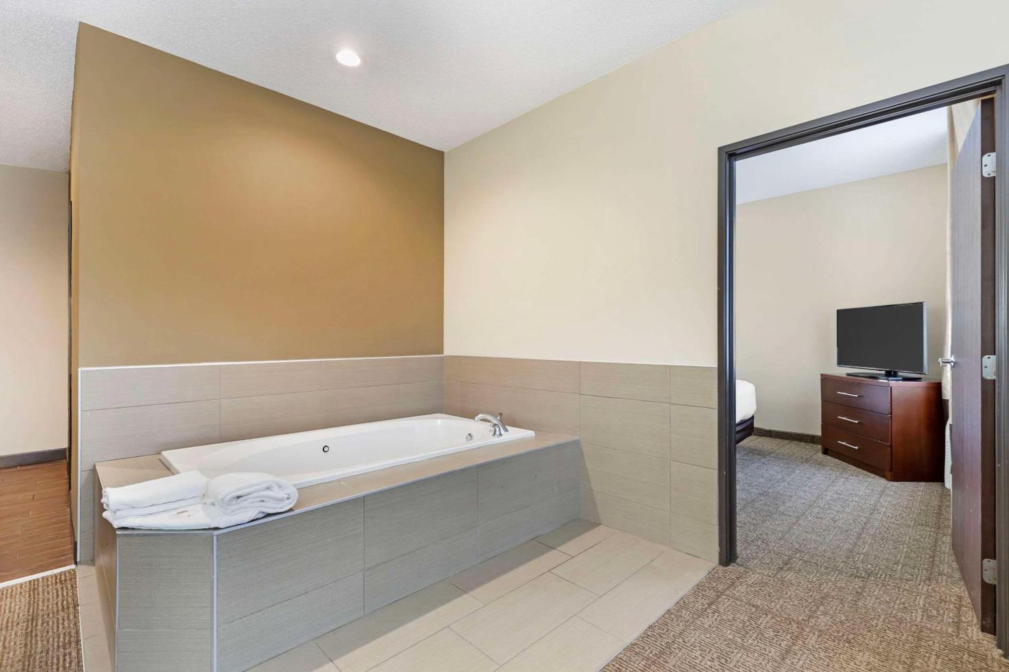 Comfort Suites Cedar Falls Esterno foto