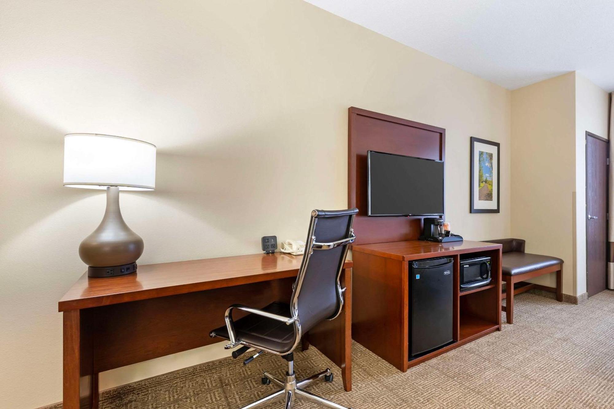Comfort Suites Cedar Falls Esterno foto